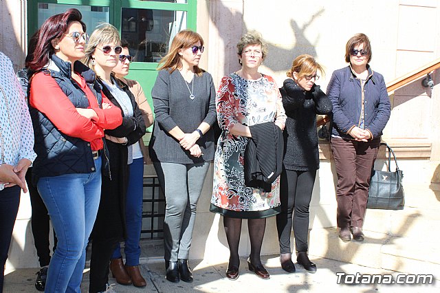 El Ayuntamiento se suma al paro simblico para protestar por el paro femenino y en solidaridad con las mujeres que sufren violencia de gnero - 11