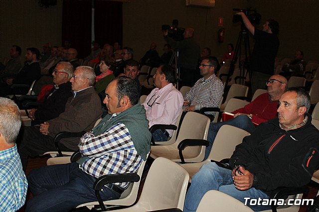 Ms de medio centenar de afectados participaron en la charla informativa sobre las ayudas en cultivos con estructuras de proteccin dañados por el ltimo temporal de nieve - 5