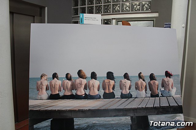 La directora general de Mujer visita la exposicin fotogrfica itinerante “Cuida-T” - 3