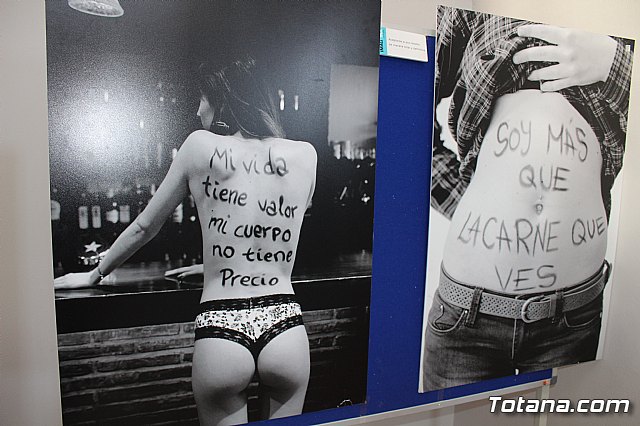 La directora general de Mujer visita la exposicin fotogrfica itinerante “Cuida-T” - 9