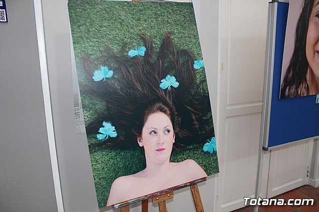 La directora general de Mujer visita la exposicin fotogrfica itinerante “Cuida-T” - 12