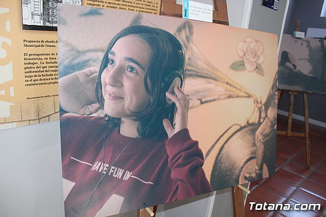 La directora general de Mujer visita la exposicin fotogrfica itinerante “Cuida-T” - 14