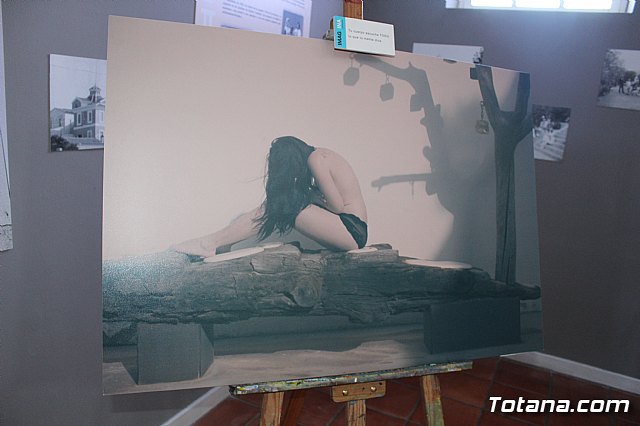 La directora general de Mujer visita la exposicin fotogrfica itinerante “Cuida-T” - 16