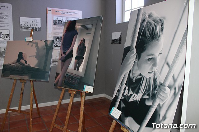 La directora general de Mujer visita la exposicin fotogrfica itinerante “Cuida-T” - 18