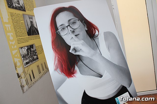 La directora general de Mujer visita la exposicin fotogrfica itinerante “Cuida-T” - 19