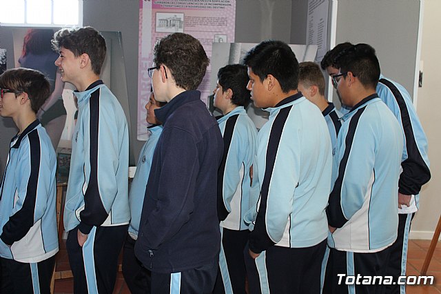 La directora general de Mujer visita la exposicin fotogrfica itinerante “Cuida-T” - 21