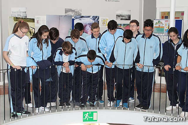 La directora general de Mujer visita la exposicin fotogrfica itinerante “Cuida-T” - 24