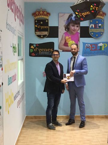 Se hace entrega a DGenes y AELIP de los 550 € recaudados en la 