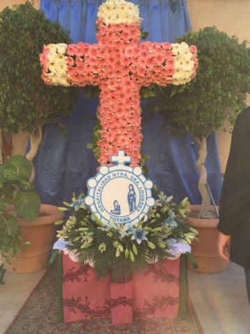 La delegacin de Lourdes de Totana particip en la tradicin de la Cruz en Muchamiel (Alicante) - 5