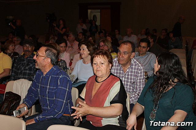 El poeta Luis Garca Montero imparti la charla “Invitacin a la poesa” en el teatro del Centro Sociocultural “La Crcel” - 3