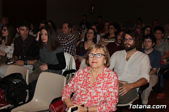 El poeta Luis Garca Montero imparti la charla “Invitacin a la poesa” en el teatro del Centro Sociocultural “La Crcel” - 7