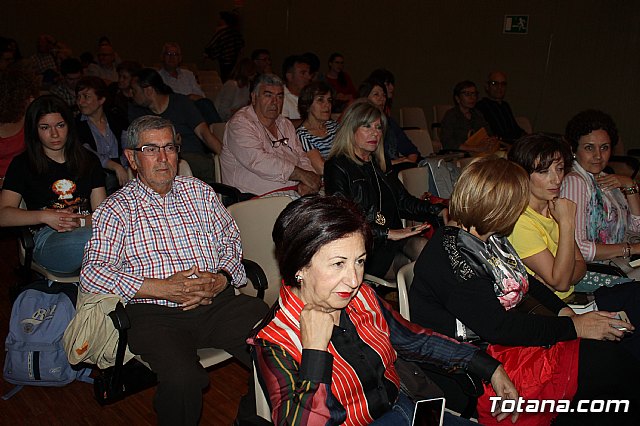 El poeta Luis Garca Montero imparti la charla “Invitacin a la poesa” en el teatro del Centro Sociocultural “La Crcel” - 9