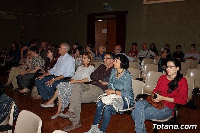 El poeta Luis Garca Montero imparti la charla “Invitacin a la poesa” en el teatro del Centro Sociocultural “La Crcel” - 15