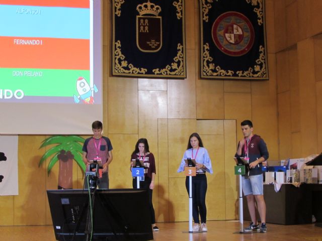 La totanera Mara Andreo Yllanes particip en la Fase Final del concurso «Rtame y aprendo», en la categora de Bachillerato - 8
