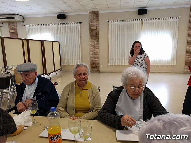 El Centro de Estancias Diurnas de Alzheimer y el Centro de Da de Personas Mayores celebraron una comida de convivencia - 11