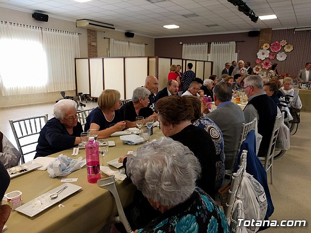 El Centro de Estancias Diurnas de Alzheimer y el Centro de Da de Personas Mayores celebraron una comida de convivencia - 14