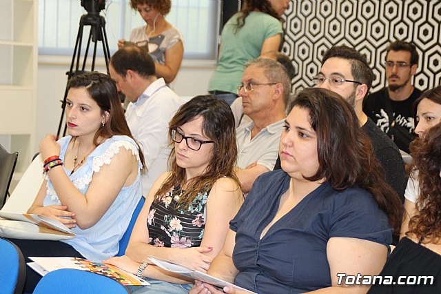 Autoridades municipales inauguran la Jornada sobre Emprendimiento en Totana - 10