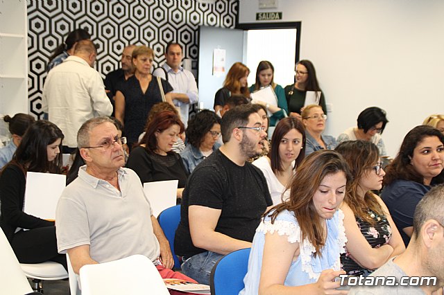 Autoridades municipales inauguran la Jornada sobre Emprendimiento en Totana - 2