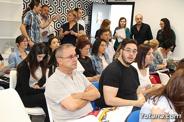 Autoridades municipales inauguran la Jornada sobre Emprendimiento en Totana - 4