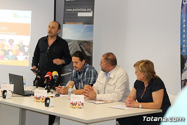 Autoridades municipales inauguran la Jornada sobre Emprendimiento en Totana - 5
