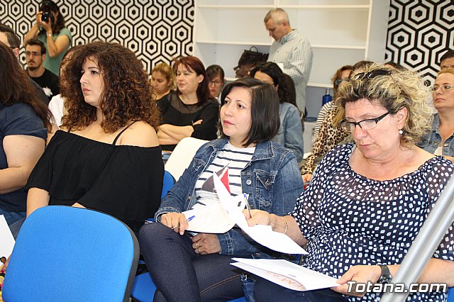 Autoridades municipales inauguran la Jornada sobre Emprendimiento en Totana - 11