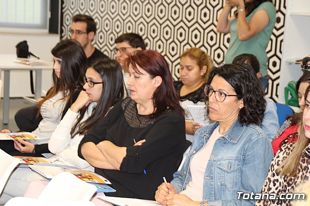 Autoridades municipales inauguran la Jornada sobre Emprendimiento en Totana - 13