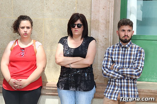 Se guarda un minuto de silencio como muestra de condena y repulsa ante el ltimo asesinato machista registrado ayer en Molina de Segura - 8