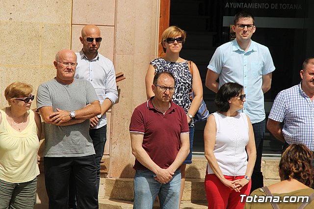 Totana conmemora el XX Aniversario del secuestro y asesinato de Miguel ngel Blanco a manos ETA guardando cinco minutos de silencio en su recuerdo - 4