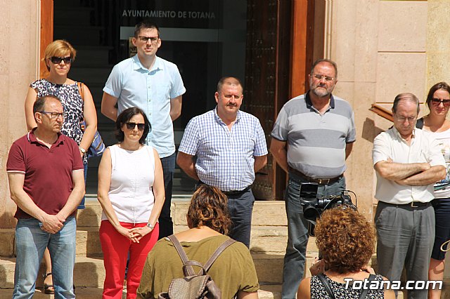 Totana conmemora el XX Aniversario del secuestro y asesinato de Miguel ngel Blanco a manos ETA guardando cinco minutos de silencio en su recuerdo - 5