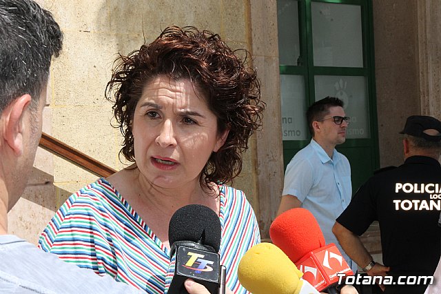 Totana conmemora el XX Aniversario del secuestro y asesinato de Miguel ngel Blanco a manos ETA guardando cinco minutos de silencio en su recuerdo - 14