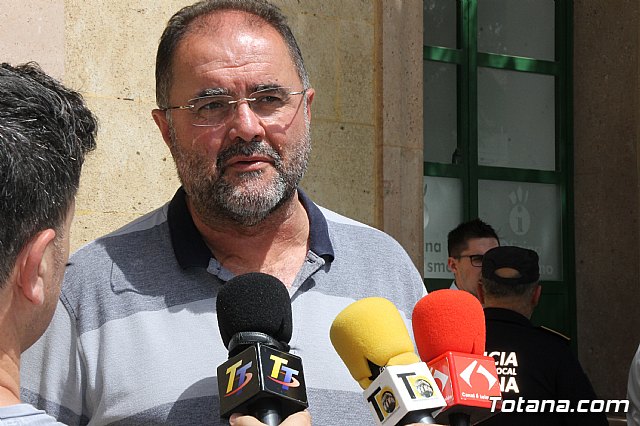 Totana conmemora el XX Aniversario del secuestro y asesinato de Miguel ngel Blanco a manos ETA guardando cinco minutos de silencio en su recuerdo - 15