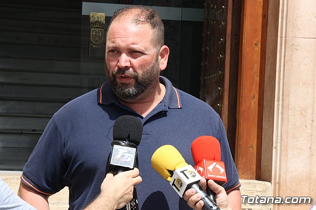 Totana conmemora el XX Aniversario del secuestro y asesinato de Miguel ngel Blanco a manos ETA guardando cinco minutos de silencio en su recuerdo - 16