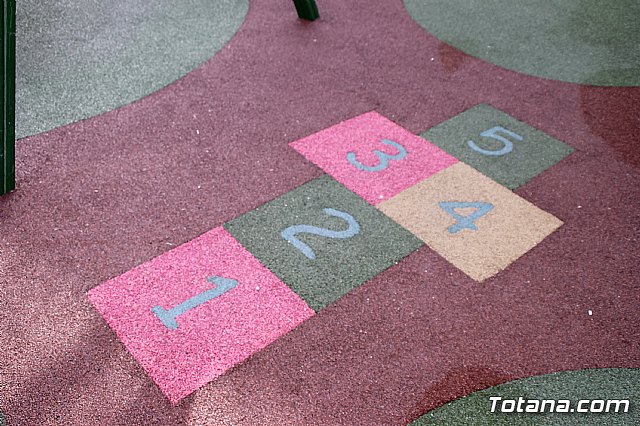 Finalizan las obras de acondicionamiento del rea de juegos infantiles del jardn del Centro Sociocultural “La Crcel” - 12