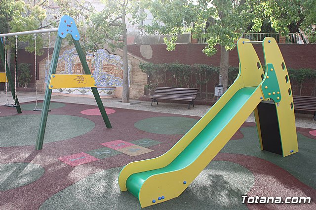 Finalizan las obras de acondicionamiento del rea de juegos infantiles del jardn del Centro Sociocultural “La Crcel” - 13