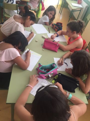 Participantes de las Escuelas de Verano “Holidays 3.0” realizan trabajos sobre la tolerancia, dentro de los actos de la “Semana de la Fuerza de la Memoria” - 4