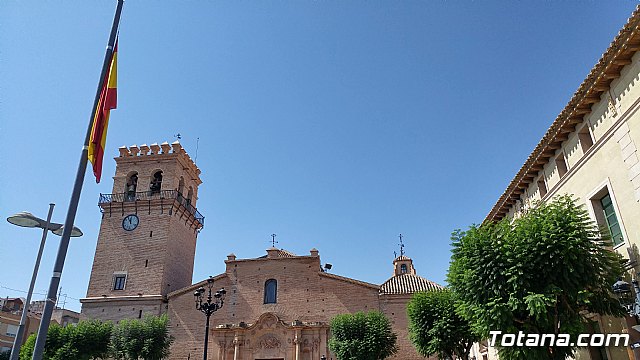 Totana se une contra el terrorismo guardando cinco minutos de silencio como muestra de respeto y apoyo a las vctimas mortales y heridos por los atentados en Barcelona y Cambrils - 2