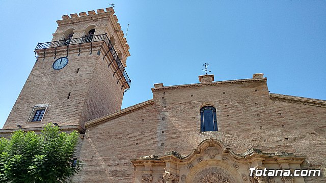 Totana se une contra el terrorismo guardando cinco minutos de silencio como muestra de respeto y apoyo a las vctimas mortales y heridos por los atentados en Barcelona y Cambrils - 4
