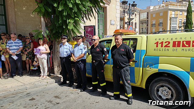 Totana se une contra el terrorismo guardando cinco minutos de silencio como muestra de respeto y apoyo a las vctimas mortales y heridos por los atentados en Barcelona y Cambrils - 8