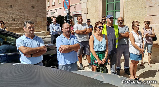 Totana se une contra el terrorismo guardando cinco minutos de silencio como muestra de respeto y apoyo a las vctimas mortales y heridos por los atentados en Barcelona y Cambrils - 15