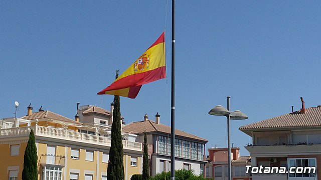 Totana se une contra el terrorismo guardando cinco minutos de silencio como muestra de respeto y apoyo a las vctimas mortales y heridos por los atentados en Barcelona y Cambrils - 16