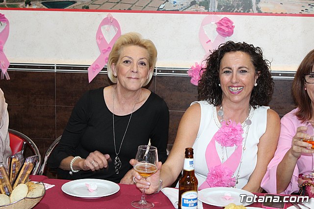 Un grupo de amigas, afectadas y supervivientes del Cncer de mama se renen con motivo del Da Mundial contra el Cncer de mama - 11