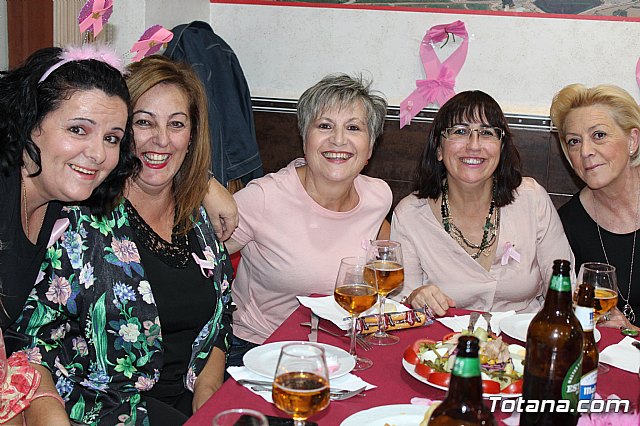Un grupo de amigas, afectadas y supervivientes del Cncer de mama se renen con motivo del Da Mundial contra el Cncer de mama - 12