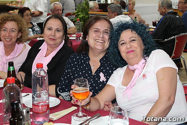 Un grupo de amigas, afectadas y supervivientes del Cncer de mama se renen con motivo del Da Mundial contra el Cncer de mama - 14
