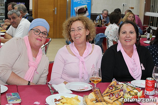 Un grupo de amigas, afectadas y supervivientes del Cncer de mama se renen con motivo del Da Mundial contra el Cncer de mama - 15