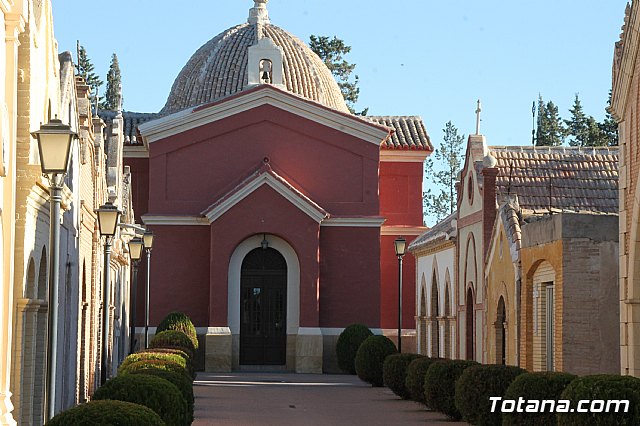 Realizan actuaciones de mejora y acondicionamiento del cementerio municipal 