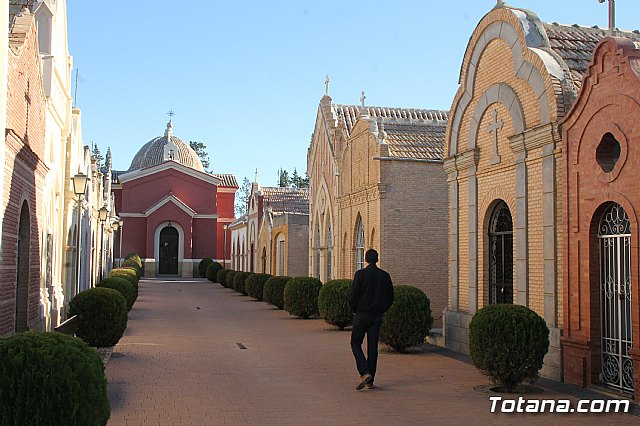 Realizan actuaciones de mejora y acondicionamiento del cementerio municipal 