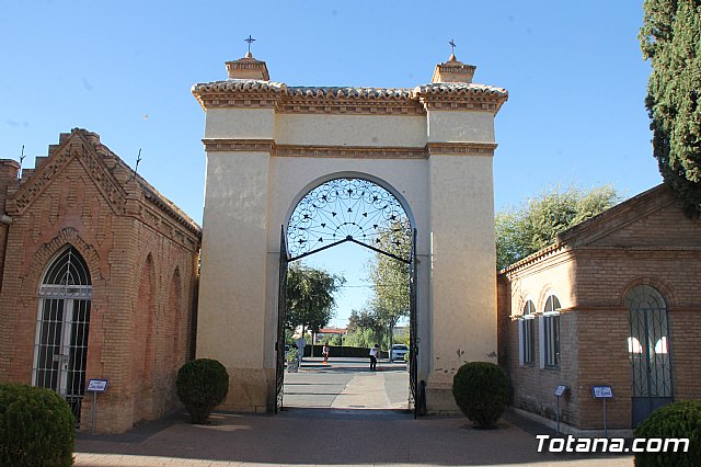 Realizan actuaciones de mejora y acondicionamiento del cementerio municipal 