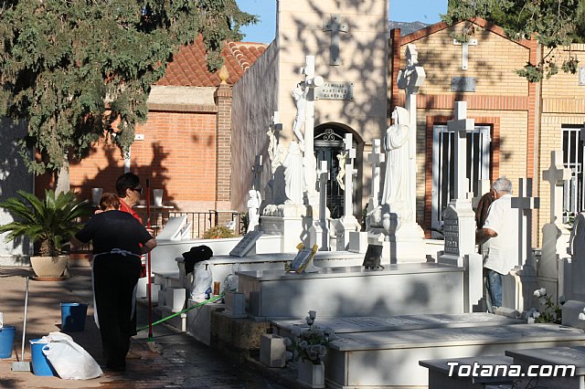 Realizan actuaciones de mejora y acondicionamiento del cementerio municipal 