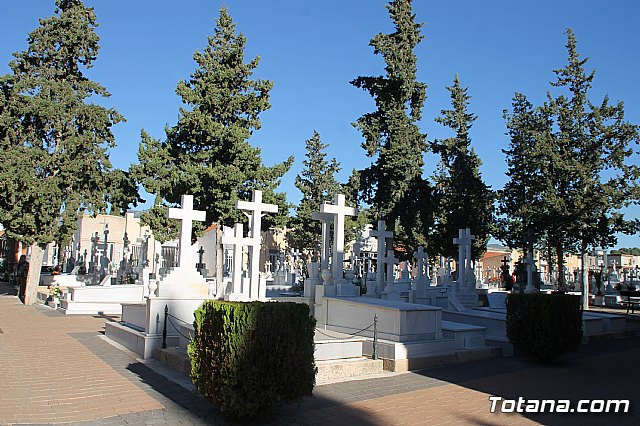 Realizan actuaciones de mejora y acondicionamiento del cementerio municipal 