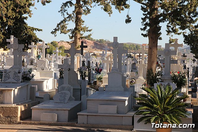 Realizan actuaciones de mejora y acondicionamiento del cementerio municipal 